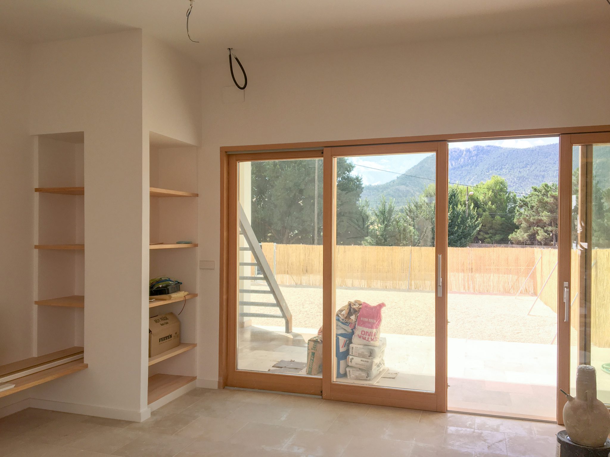 DE ALMACÉN A CASA CON PATIOS – voilà!