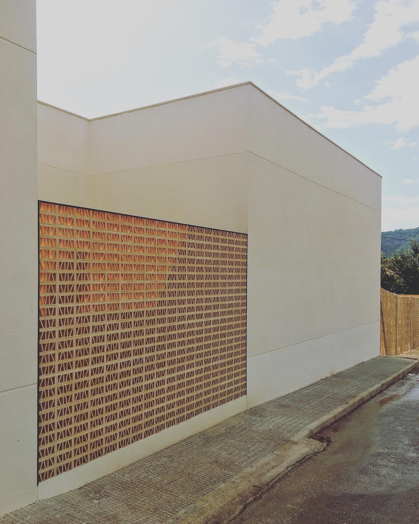 DE ALMACÉN A CASA CON PATIOS – voilà!